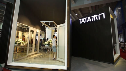 广州建博会TATA木门展位