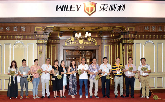 东威利展厅开门剪彩