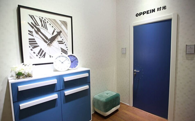 欧铂尼木门展厅一角