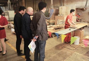 2015第三届中国木门技术参会代表参观梦天工厂图五